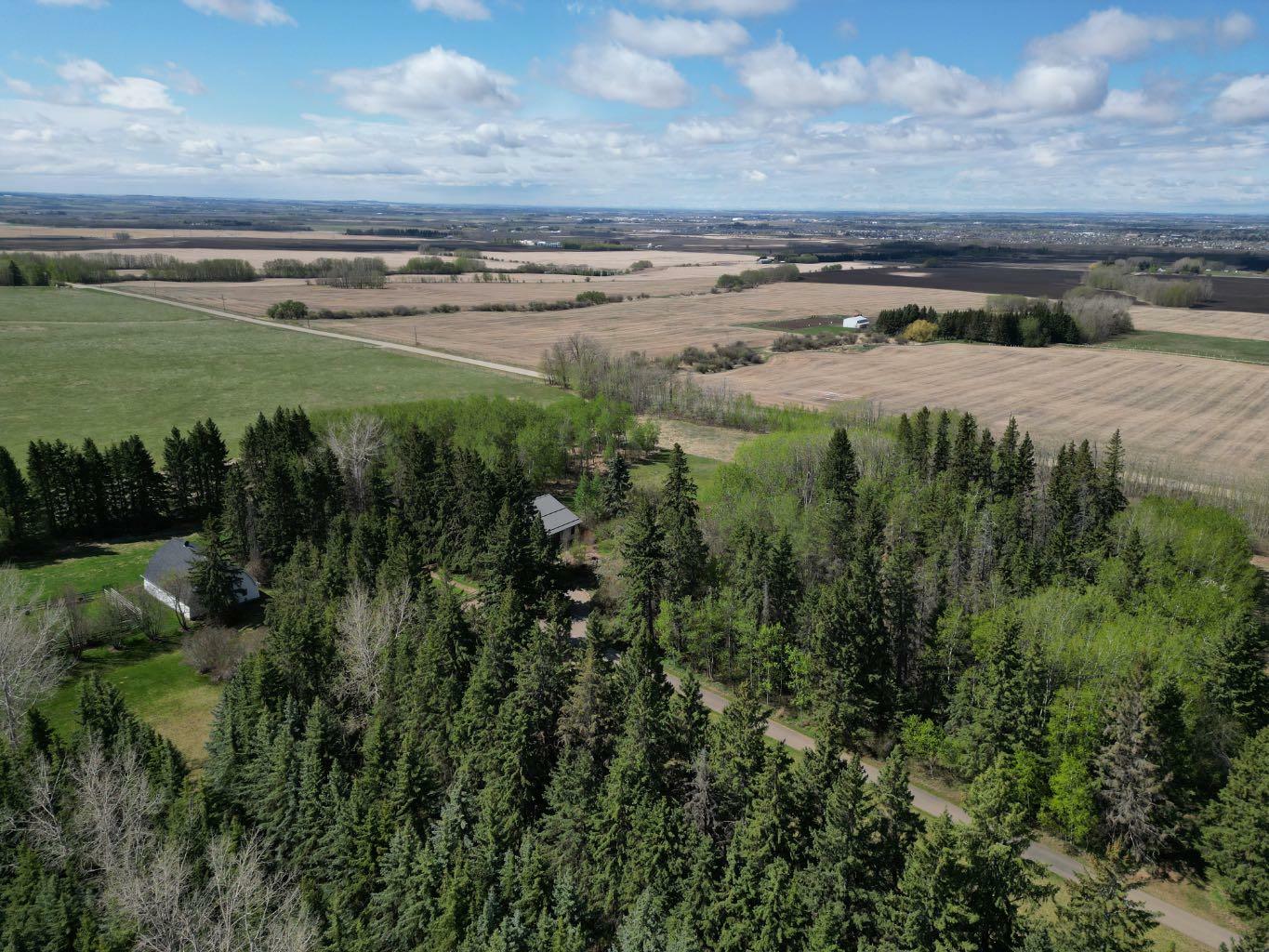 Property Photo: 26471 Township Road 382 AB T4E 1G7