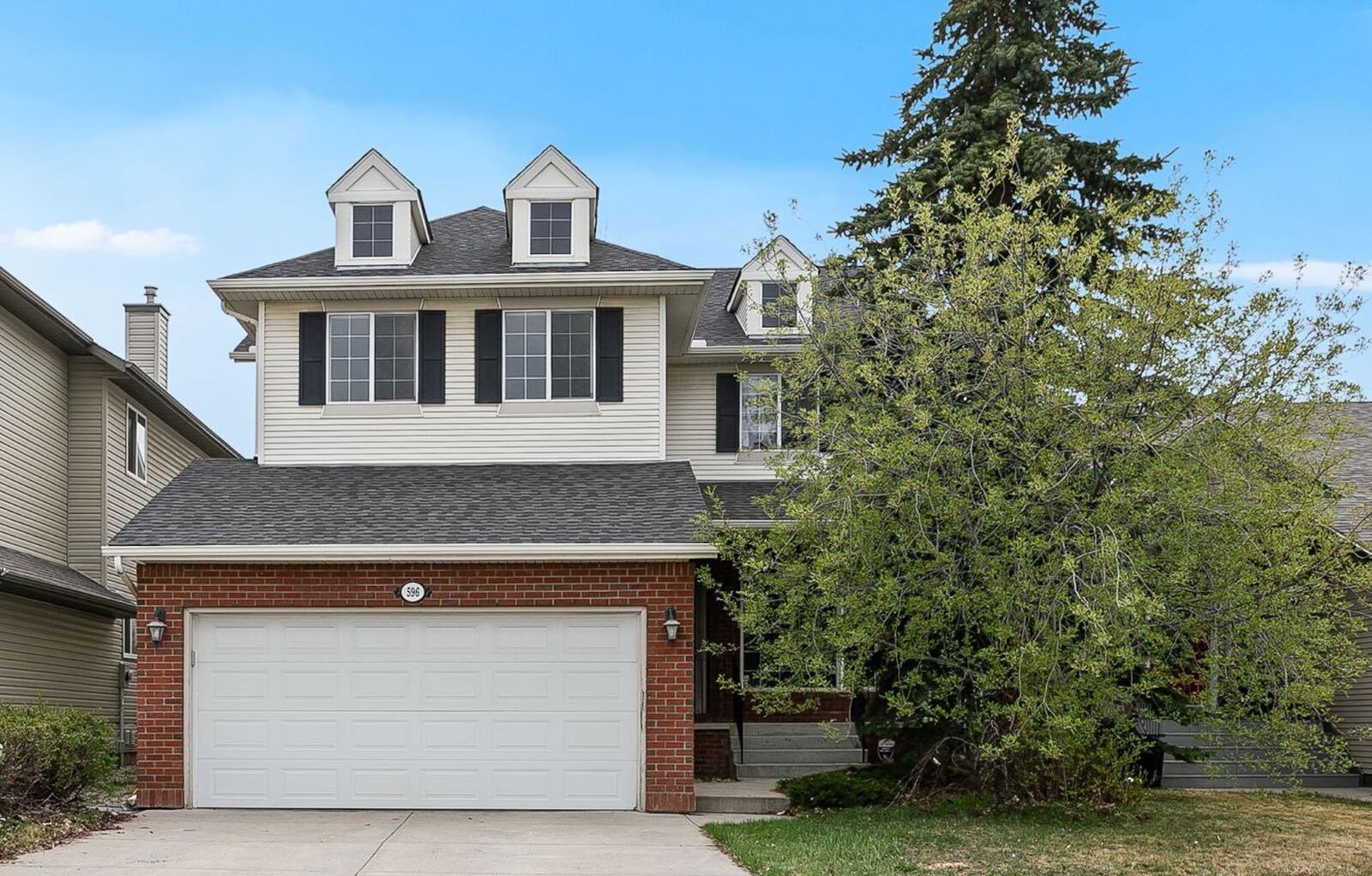 Property Photo:  596 Cougar Ridge Drive SW  AB T3H 5A4