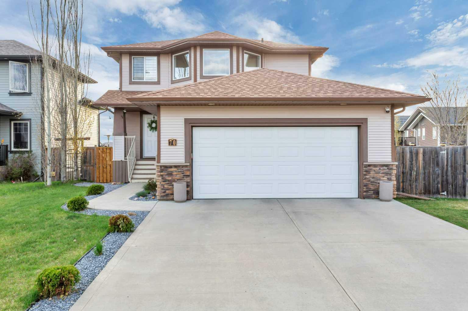Property Photo: 70 Larsen Crescent AB T4R 0J2