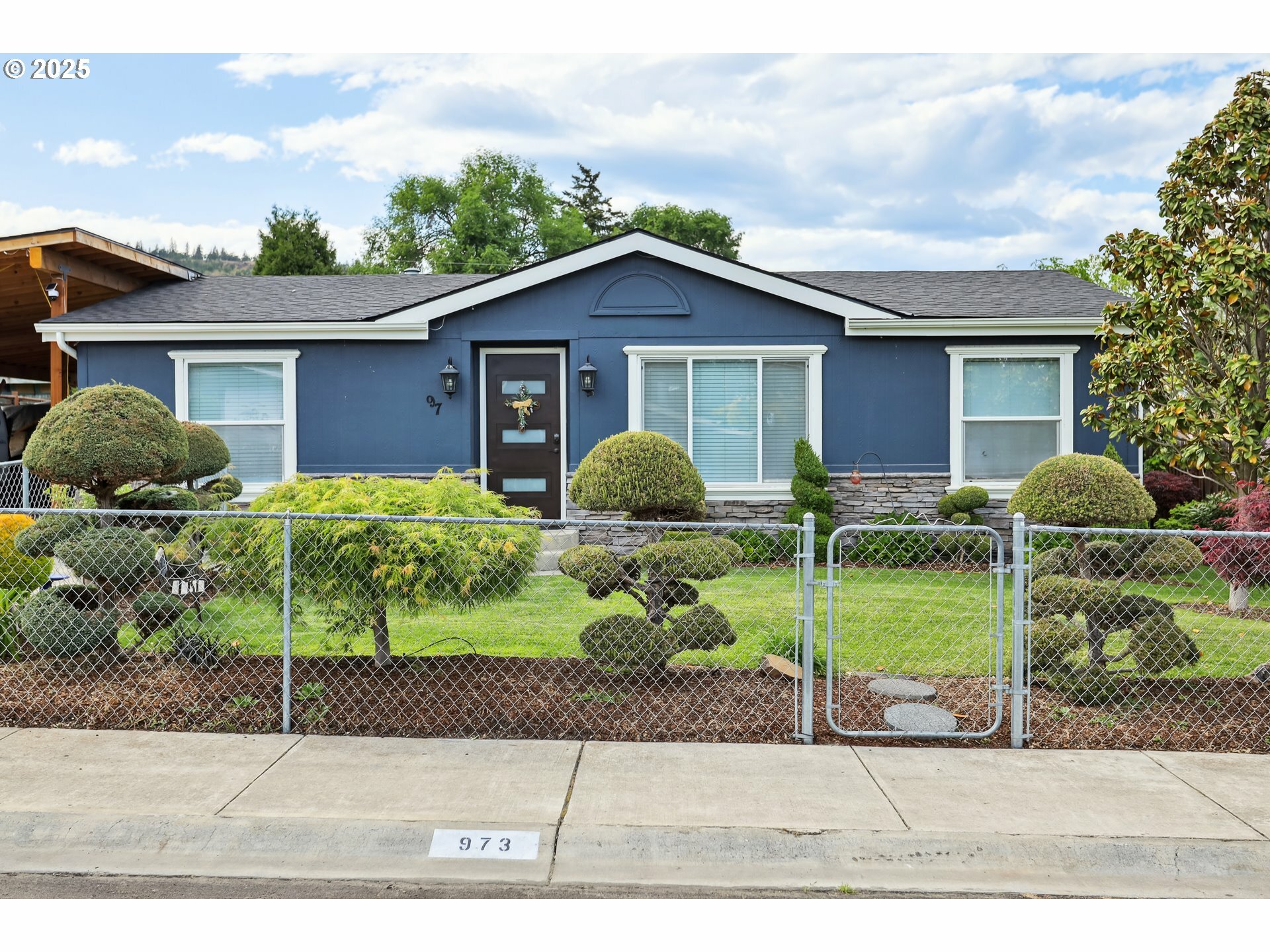 Property Photo: 973 Honey Do St OR 97058