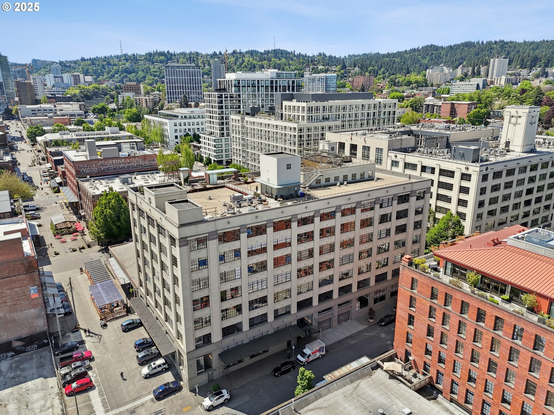 1314 NW Irving St 404  Portland OR 97209 photo