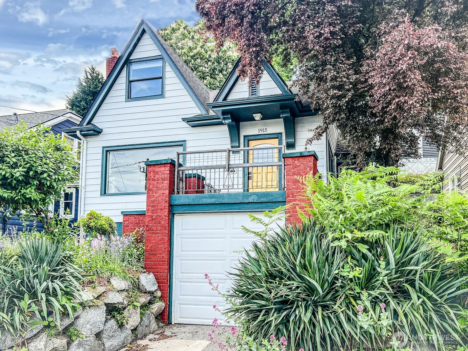 Property Photo: 1915 Dexter Avenue N WA 98109