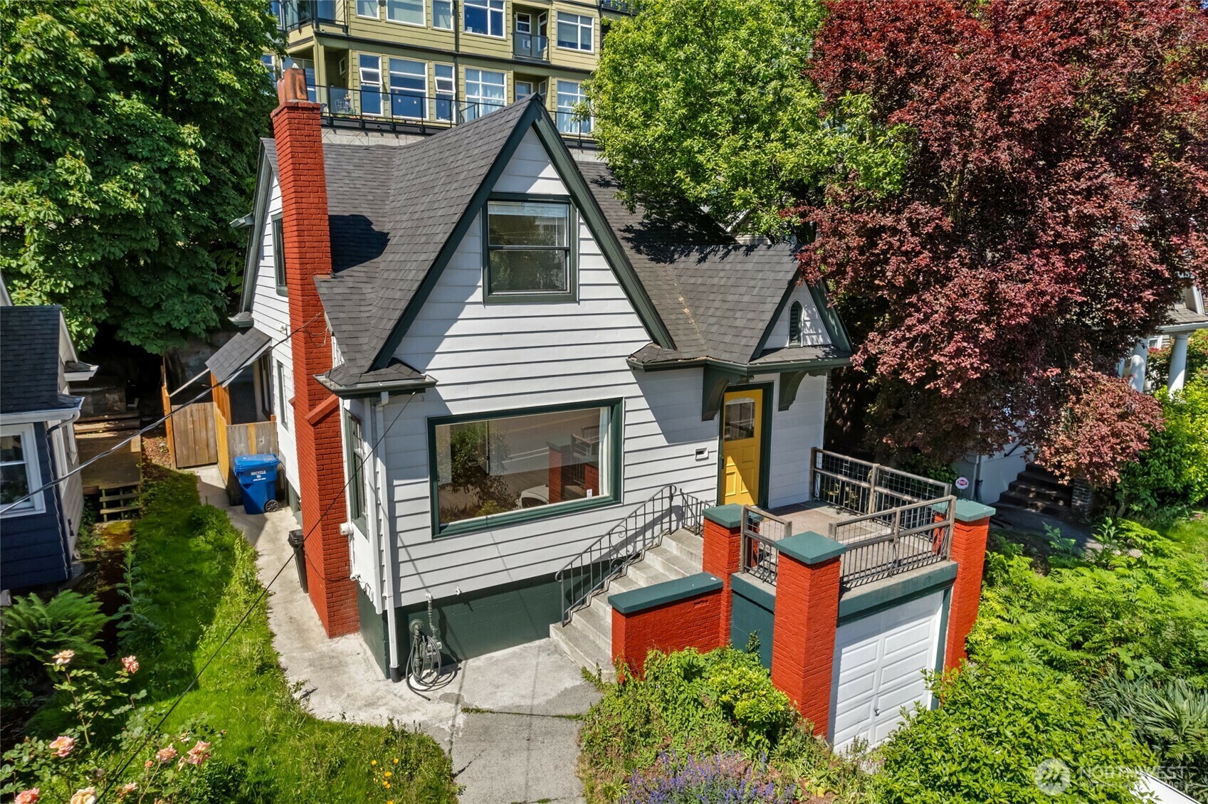 Property Photo: 1915 Dexter Avenue N WA 98109