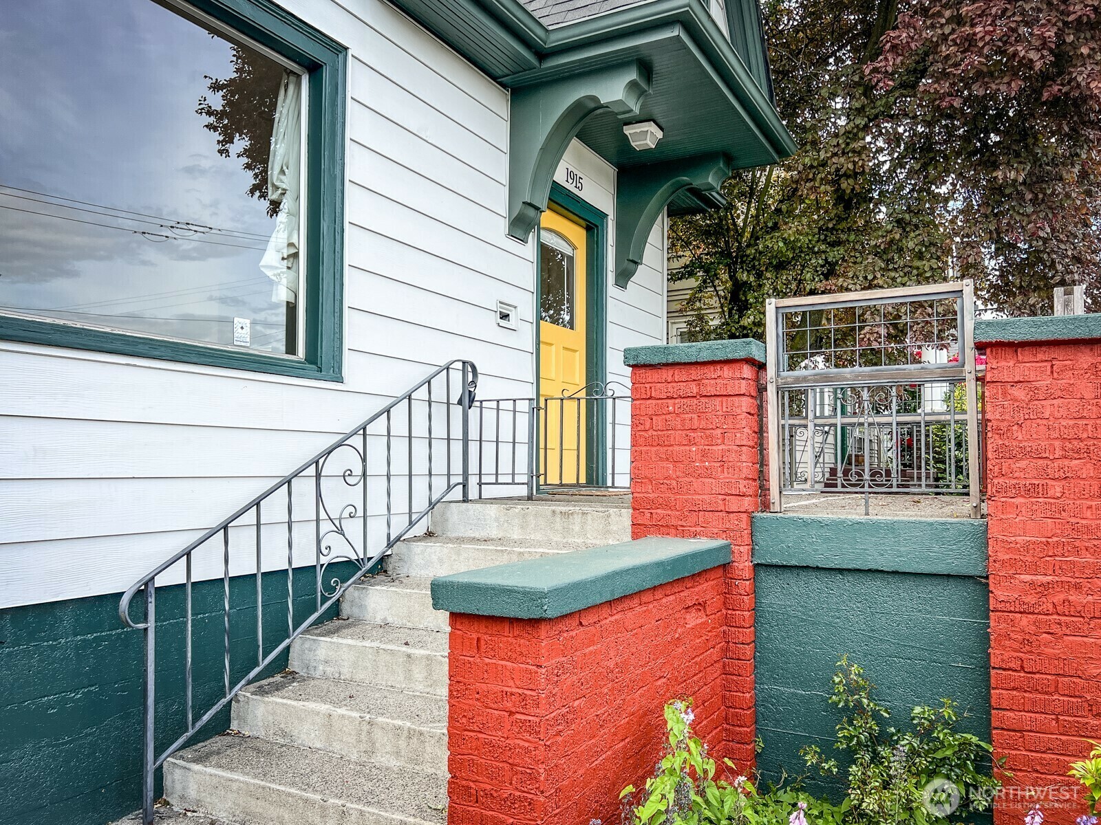 1915  Dexter Avenue N  Seattle WA 98109 photo