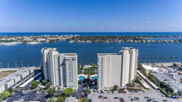 Property Photo: 1801 S Flagler Drive 1104 FL 33401