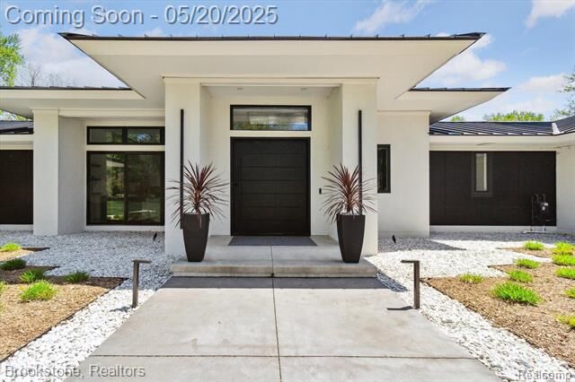 Property Photo:  4144 Rouge Circle Drive  MI 48098 