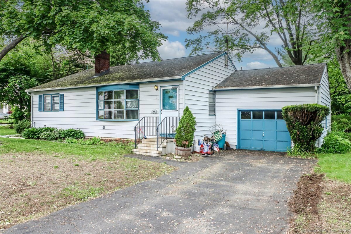 Property Photo: 1 Triangle Terrace CT 06810