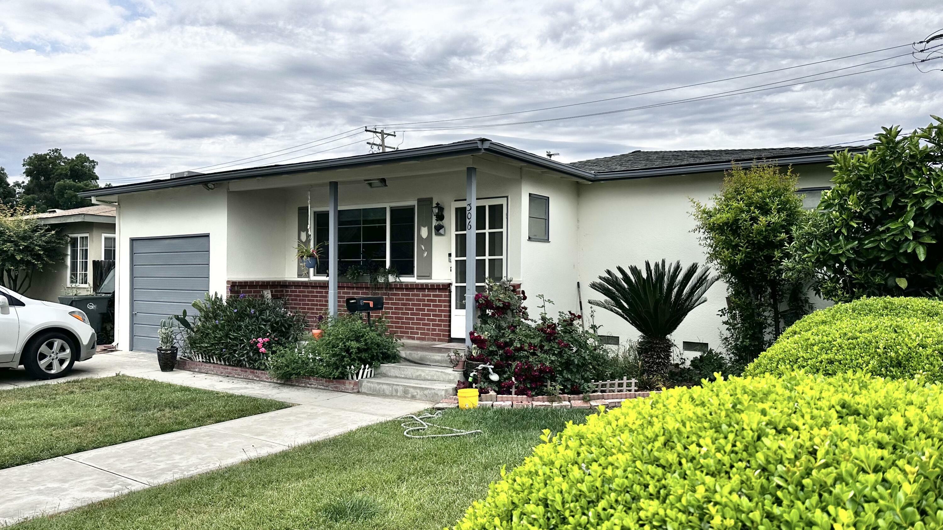 Property Photo: 306 Channing Way CA 93221
