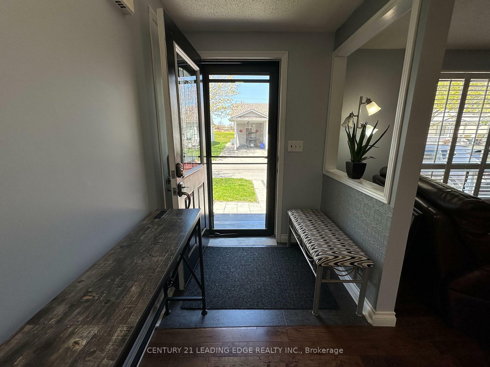 Photo de la propriété: 93 Wilmot Trail ON L1B 1A7