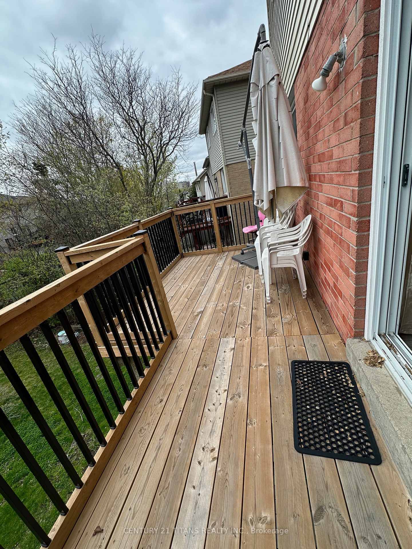 Photo de la propriété: 75 Cornwall Drive ON L1T 3G2