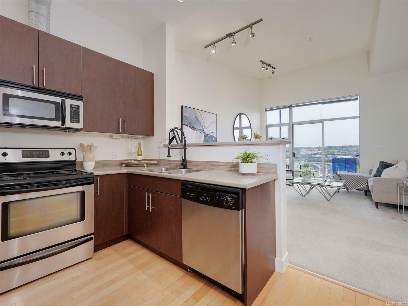 Property Photo: 797 Tyee Rd 411 BC V9A 7R4