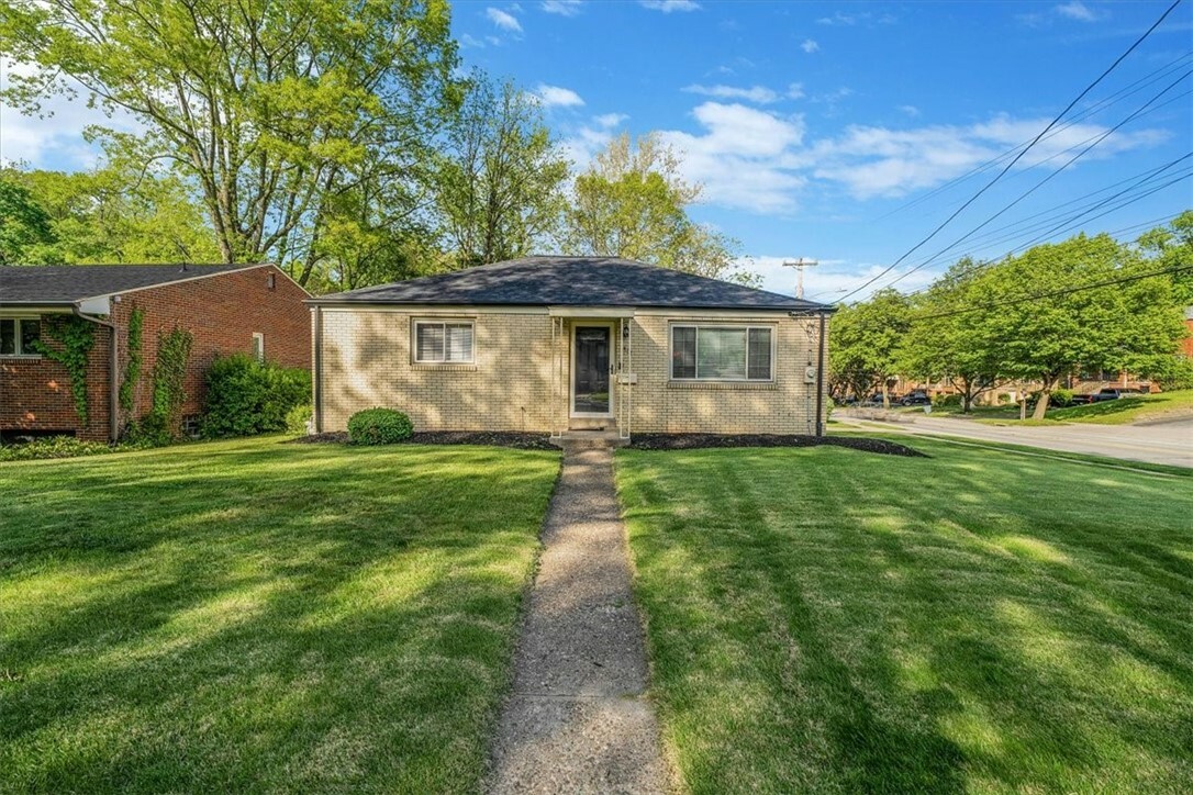 Property Photo:  417 Orchard Dr  PA 15228 