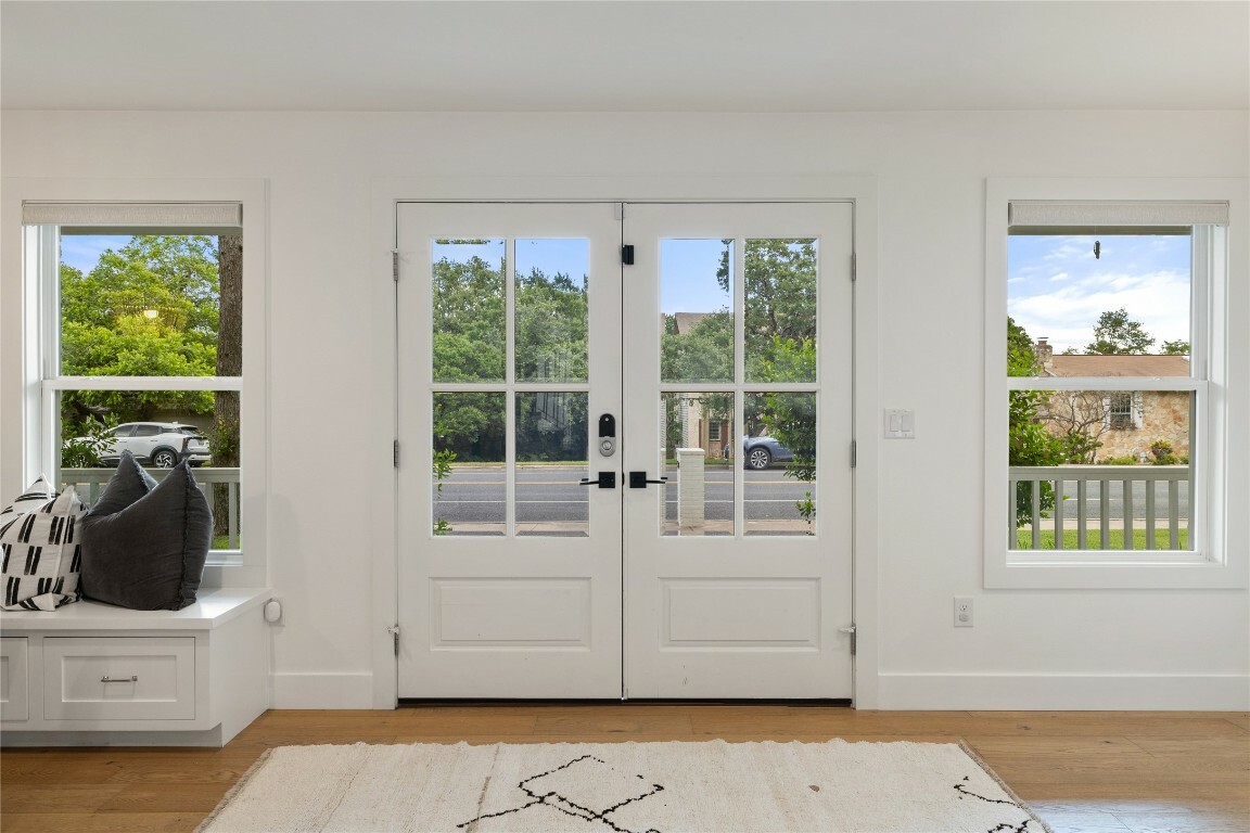 Property Photo: 3115 Thousand Oaks Drive TX 78746