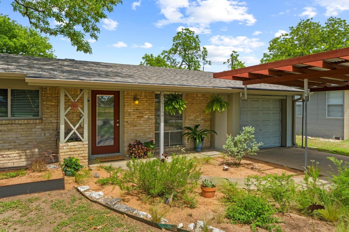 Property Photo: 7912 Burrell Drive TX 78757