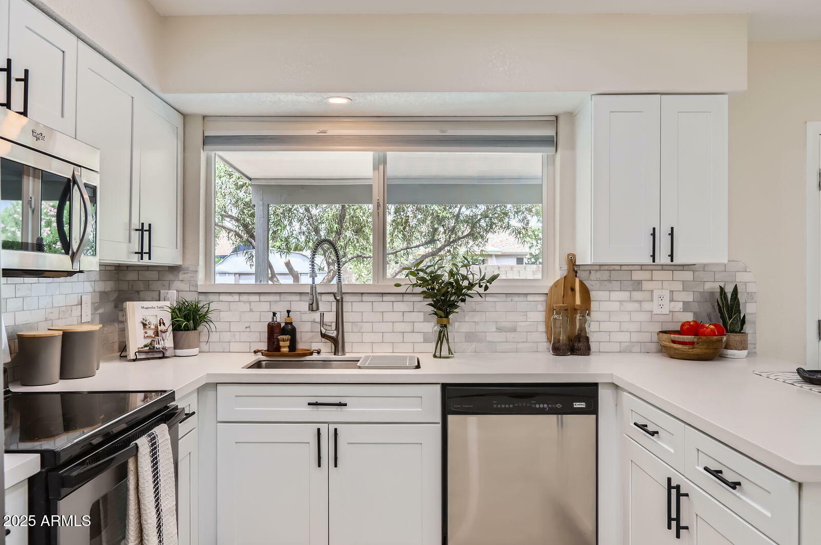 Property Photo: 828 E Le Marche Avenue AZ 85022