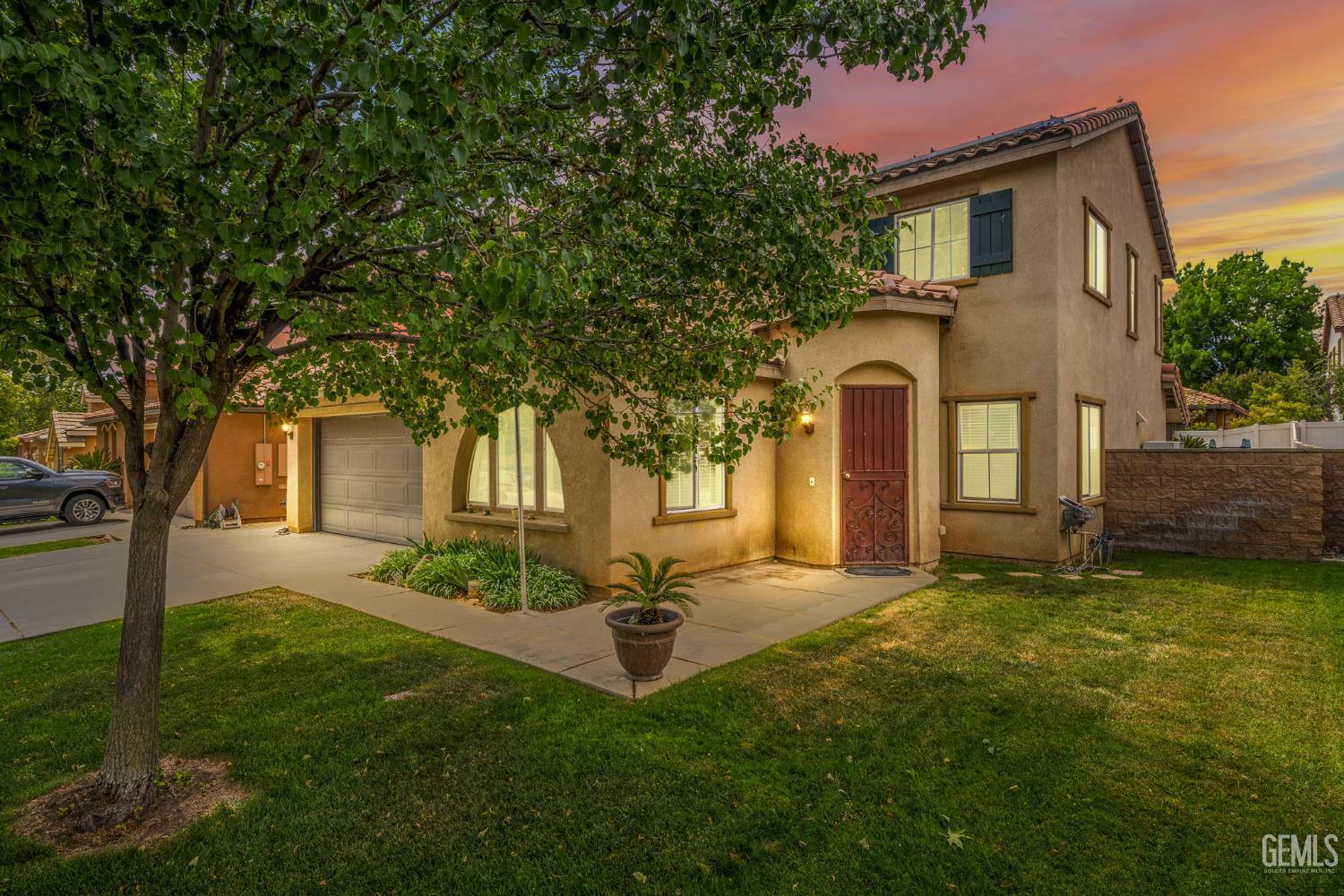 Property Photo: 10114 Oporto Way CA 93306