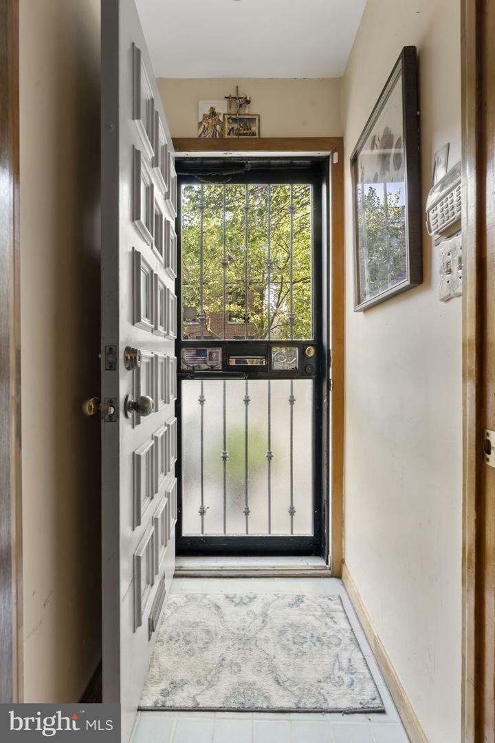 Property Photo: 607 Catharine Street PA 19147