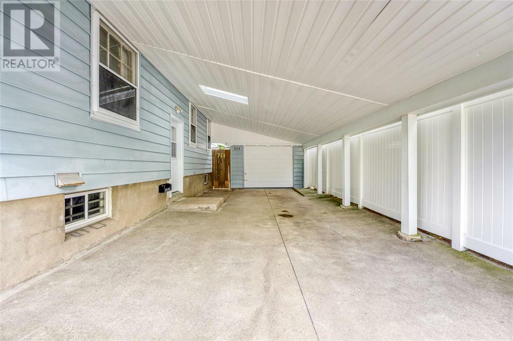 Photo de la propriété:  711 Rosedale Avenue  ON N7V 1Z8 