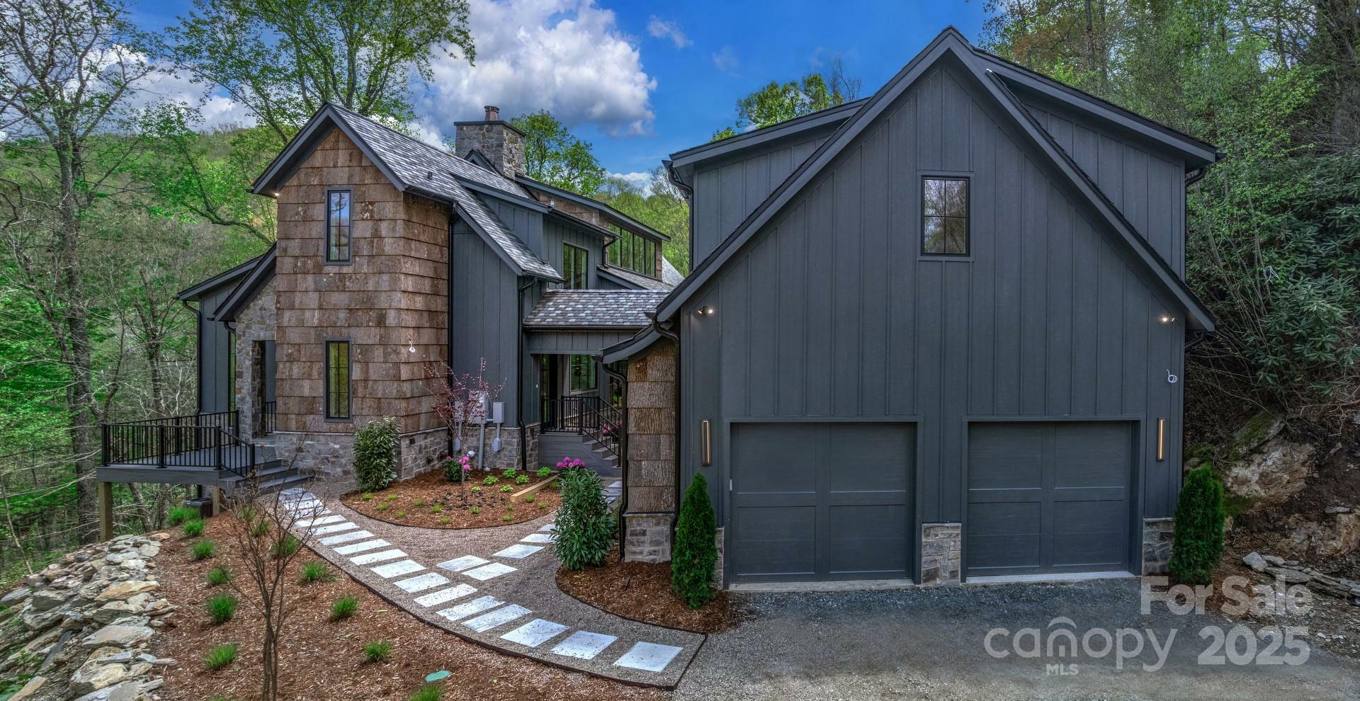 Property Photo: 139 Beaver Lodge Trail NC 28605
