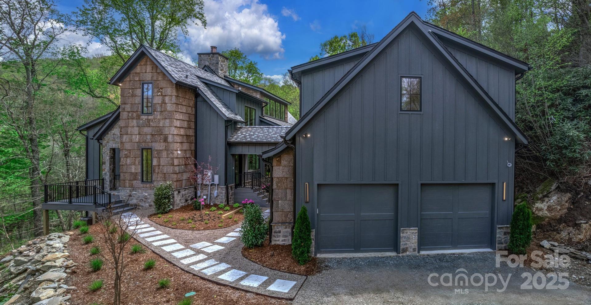 Property Photo: 139 Beaver Lodge Trail NC 28605