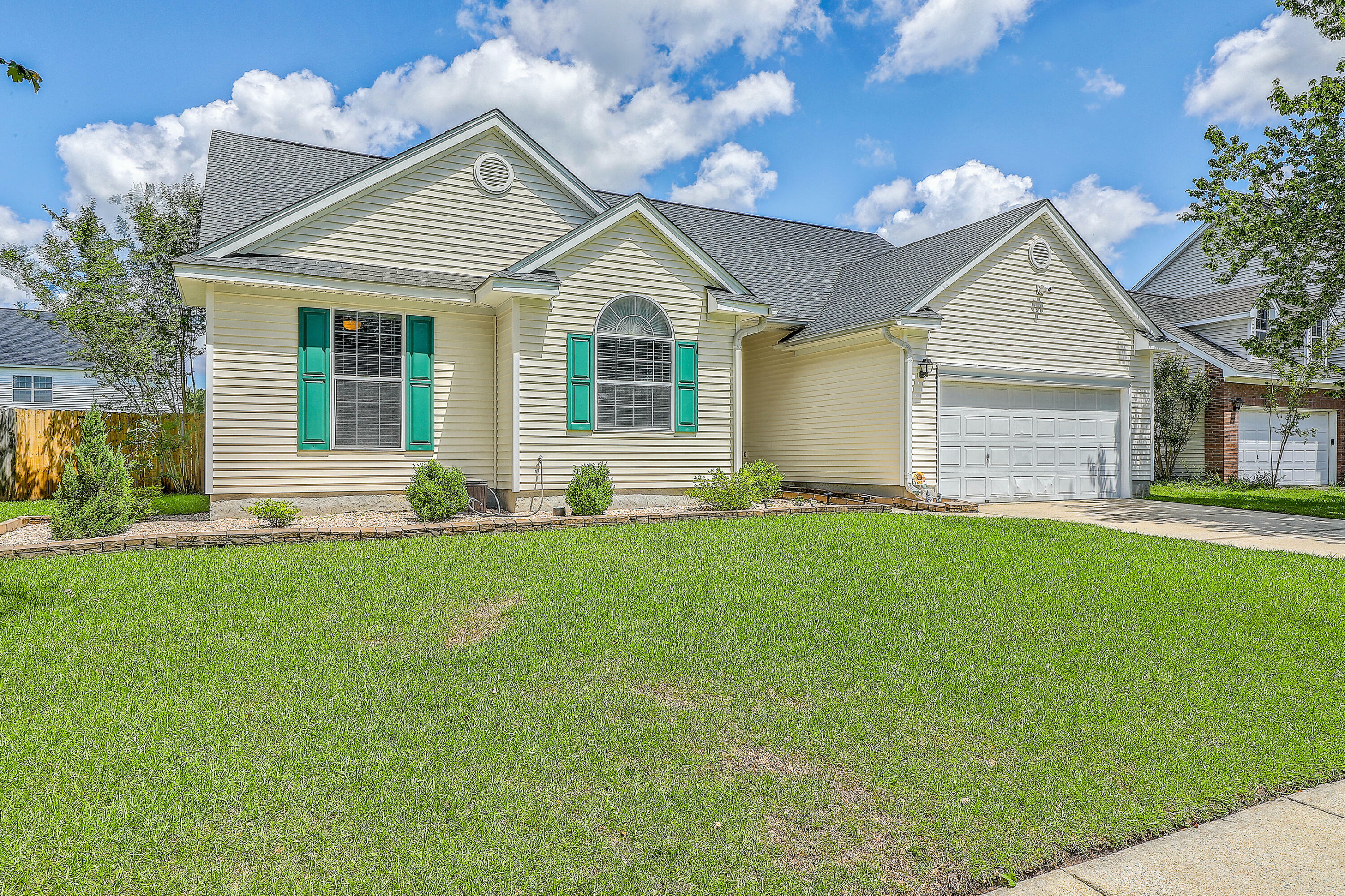 Property Photo: 6179 Fieldstone Circle SC 29414