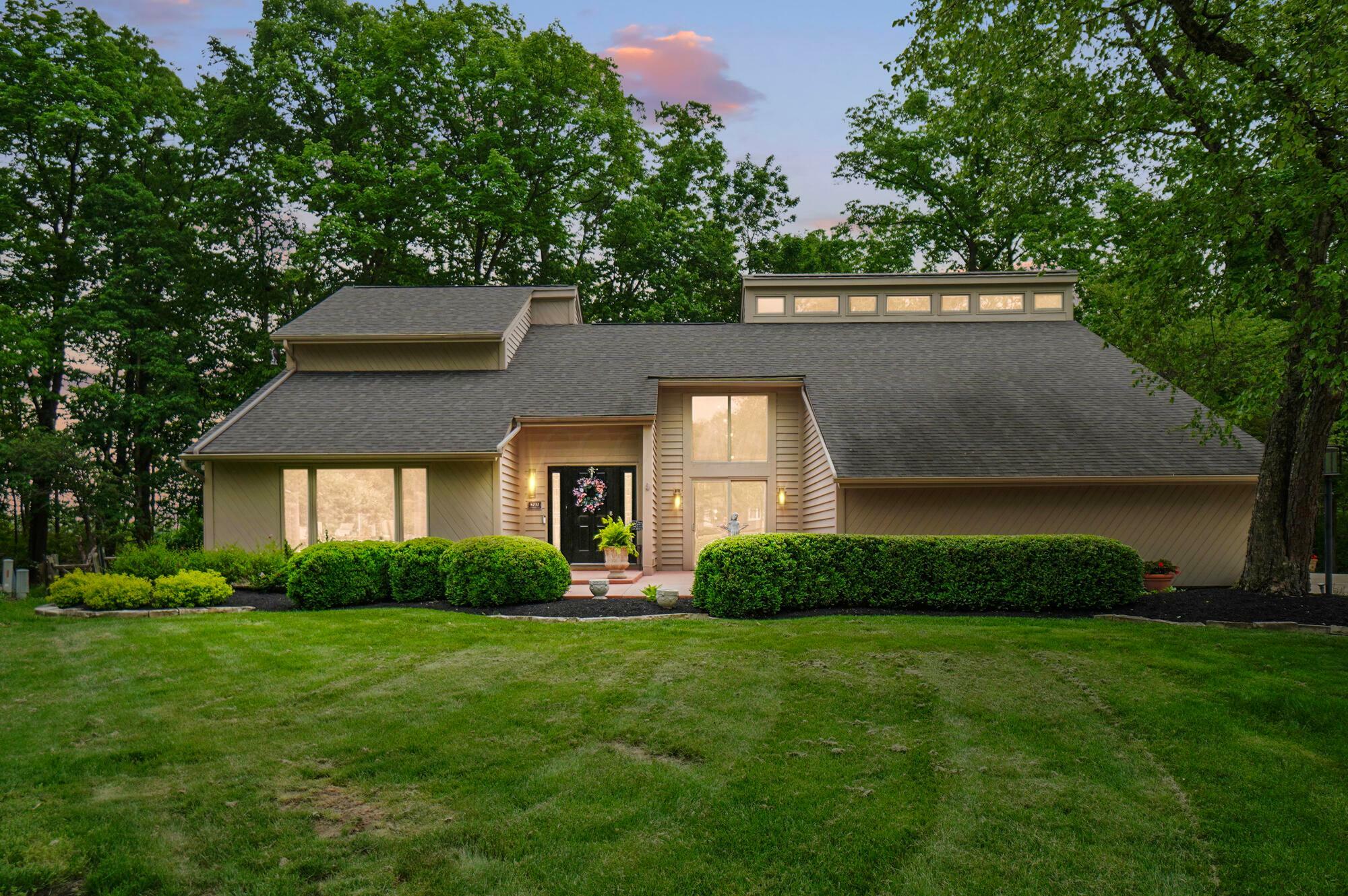 Property Photo: 8292 Breckenridge Way OH 43235