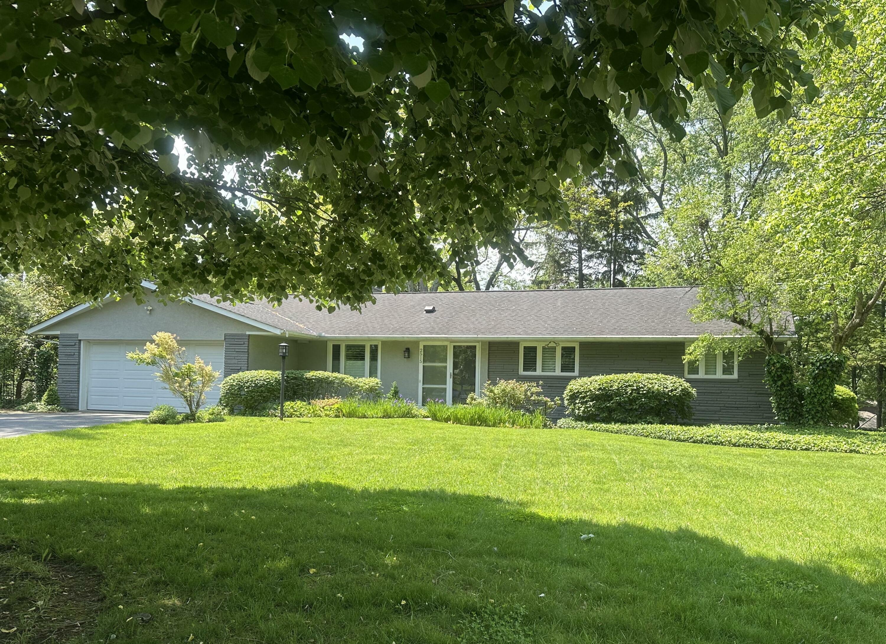 Property Photo: 2515 Donna Drive OH 43220