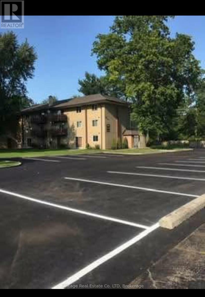Property Photo: 5817 Hennepin Crescent ON L2G 2Z8
