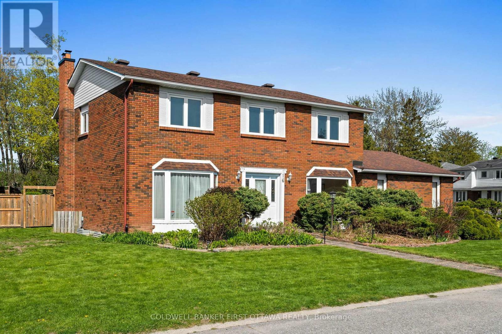 Property Photo: 16 Denewood Crescent ON K2E 7G5