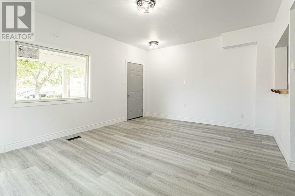 Photo de la propriété: 136 Brock Street North ON N7T 5Z1