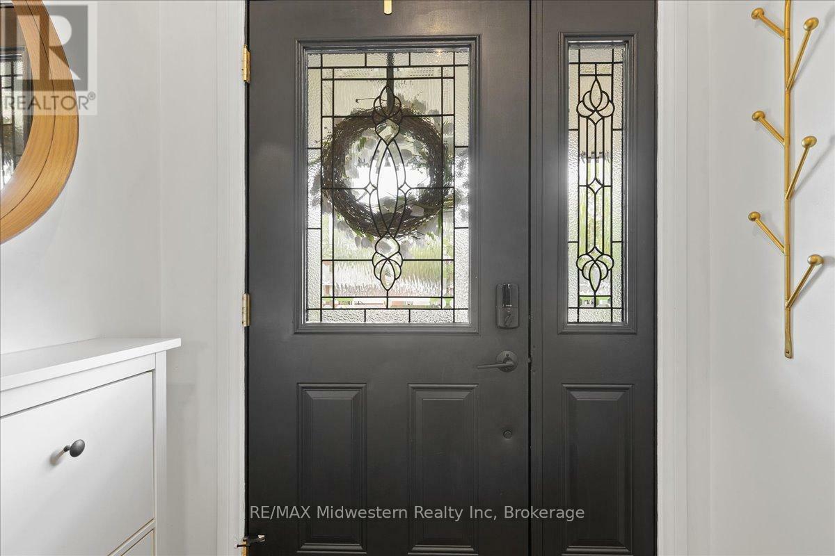 Property Photo:  759 York Avenue North  ON N4W 2Y4 
