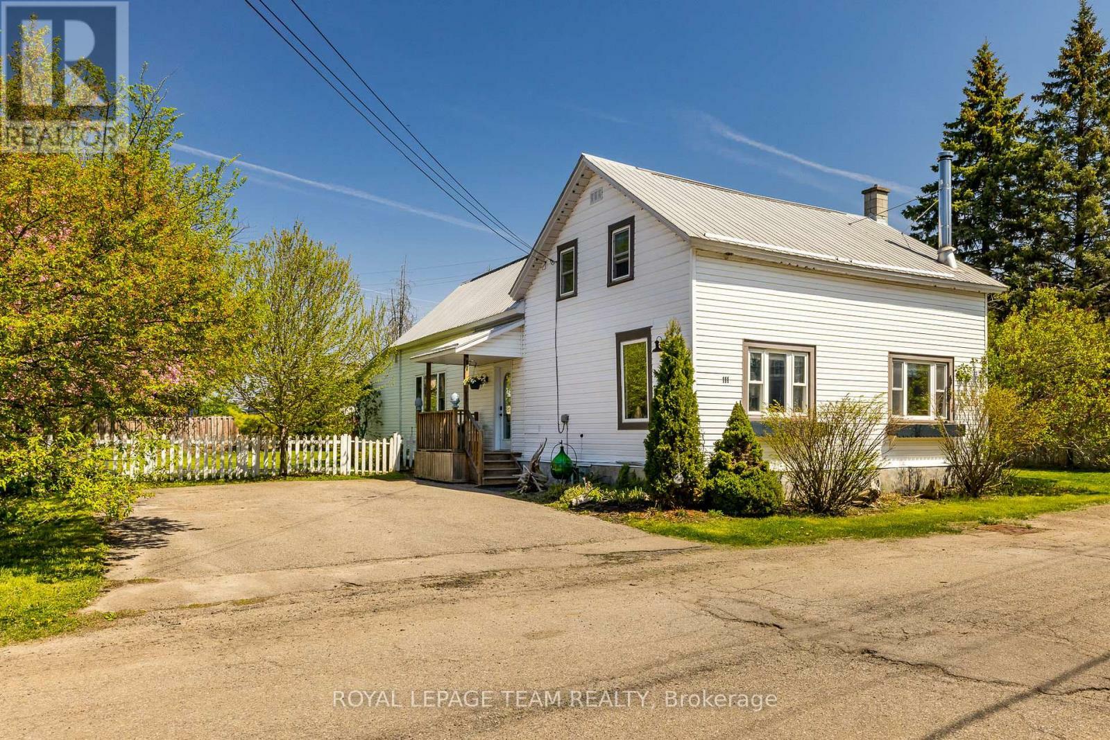 Property Photo: 111 William Street ON K0G 1N0