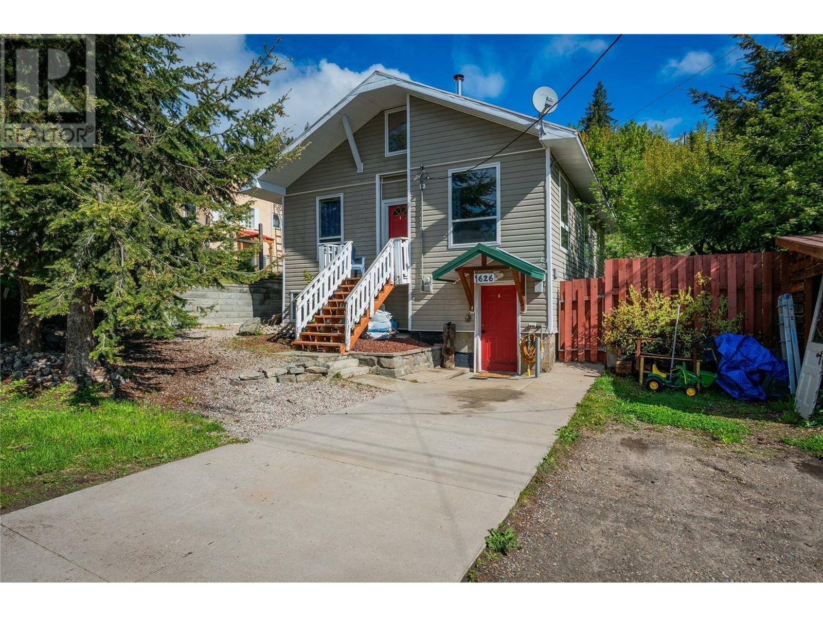1626 Leroi Avenue  Rossland BC V0G 1Y0 photo