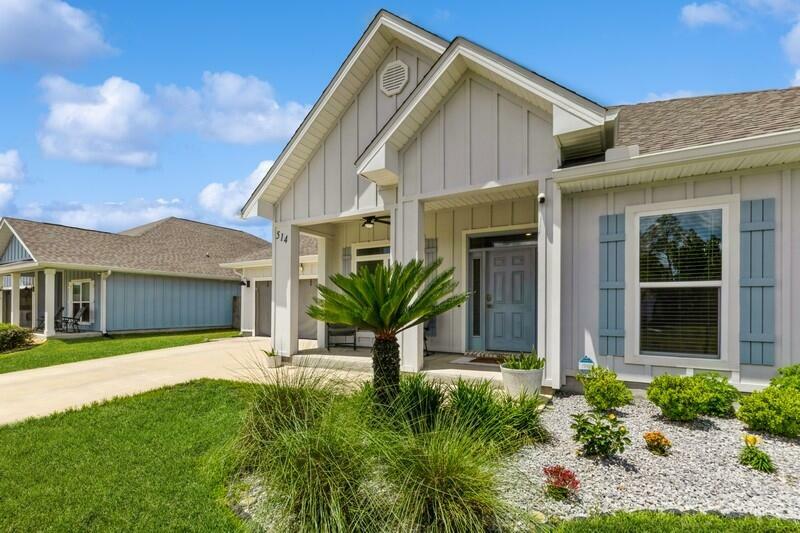 Property Photo: 514 Mary Lou Way FL 32539