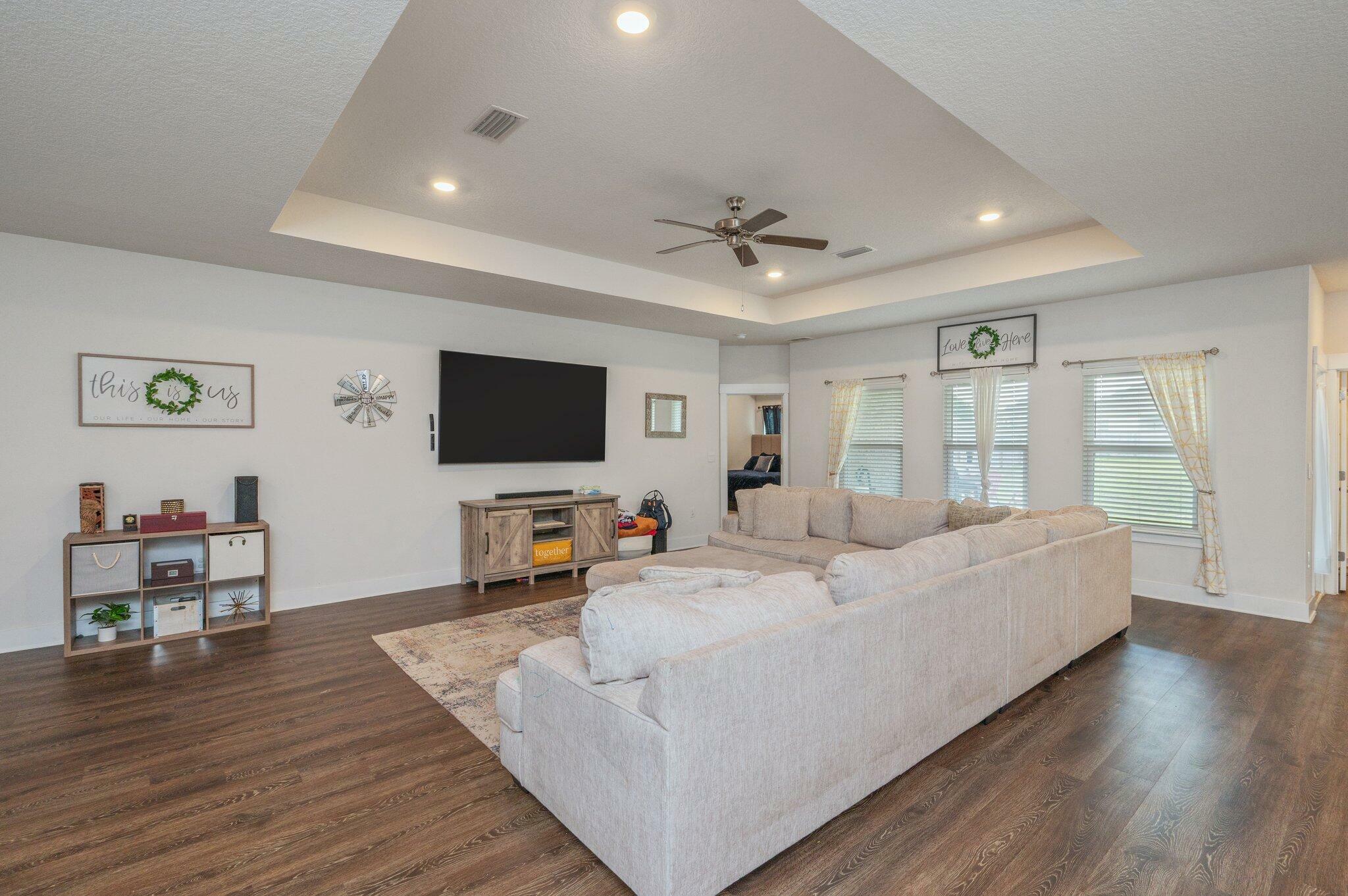 Property Photo:  1126 Valor Walk  FL 32539 