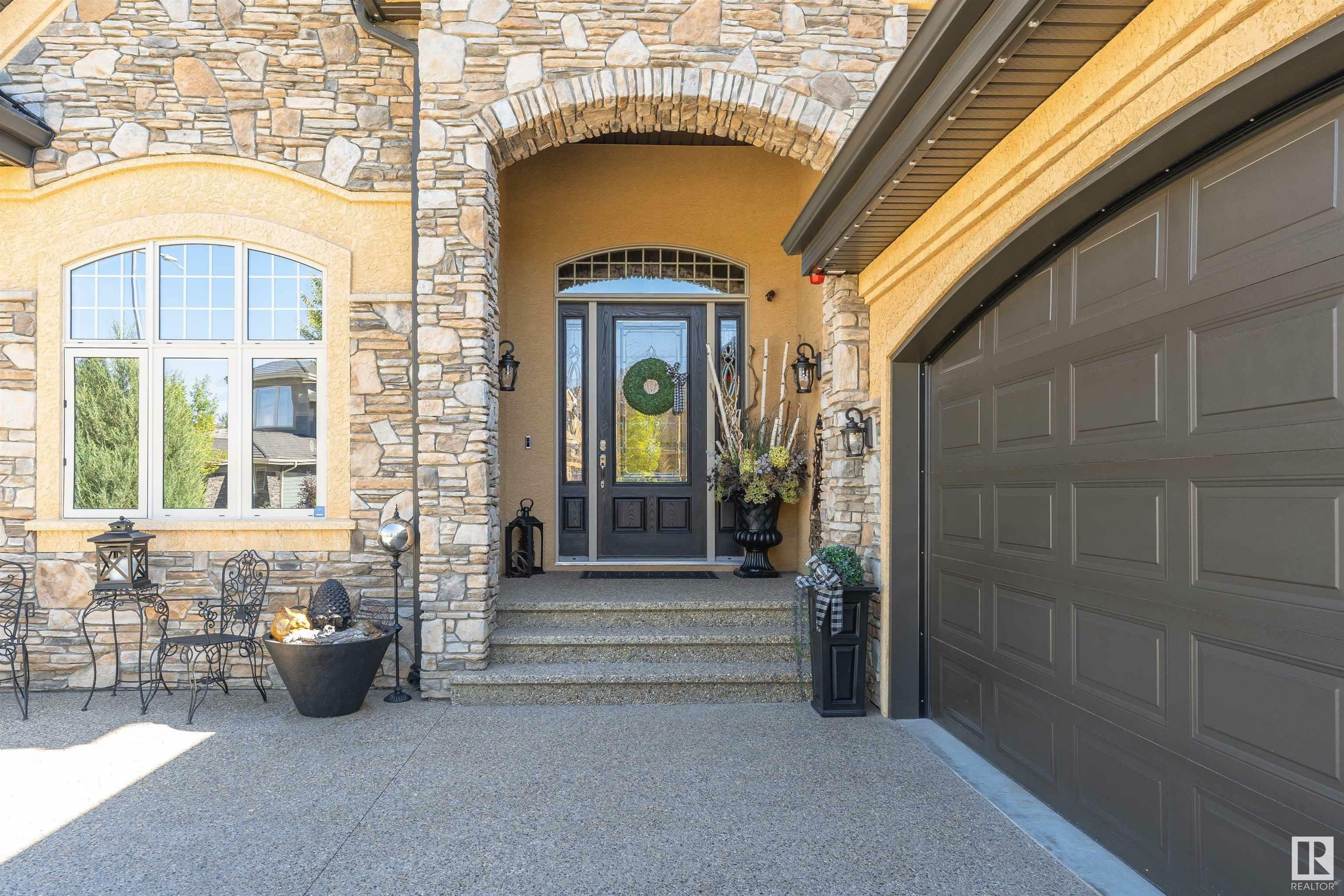 Photo de la propriété:  2456 Cameron Ravine Drive NW  AB T6M 0L3 