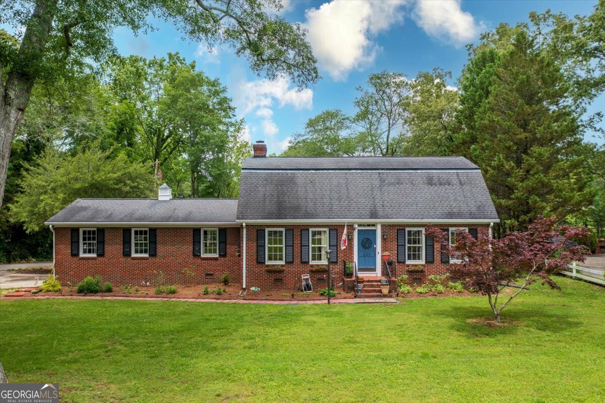 Property Photo: 227 W Lakeshore Drive SE GA 30161