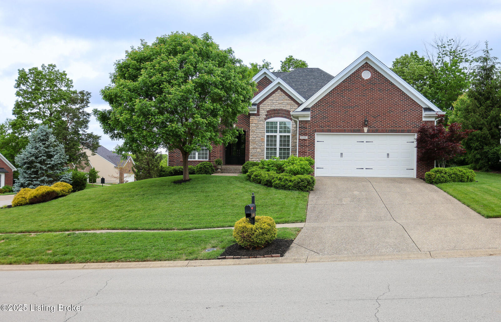 Property Photo:  1115 Malone Pl  KY 40245 