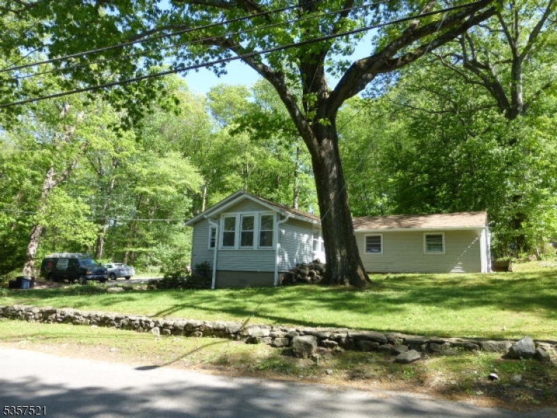 Property Photo: 25 Thurmont Rd NJ 07834