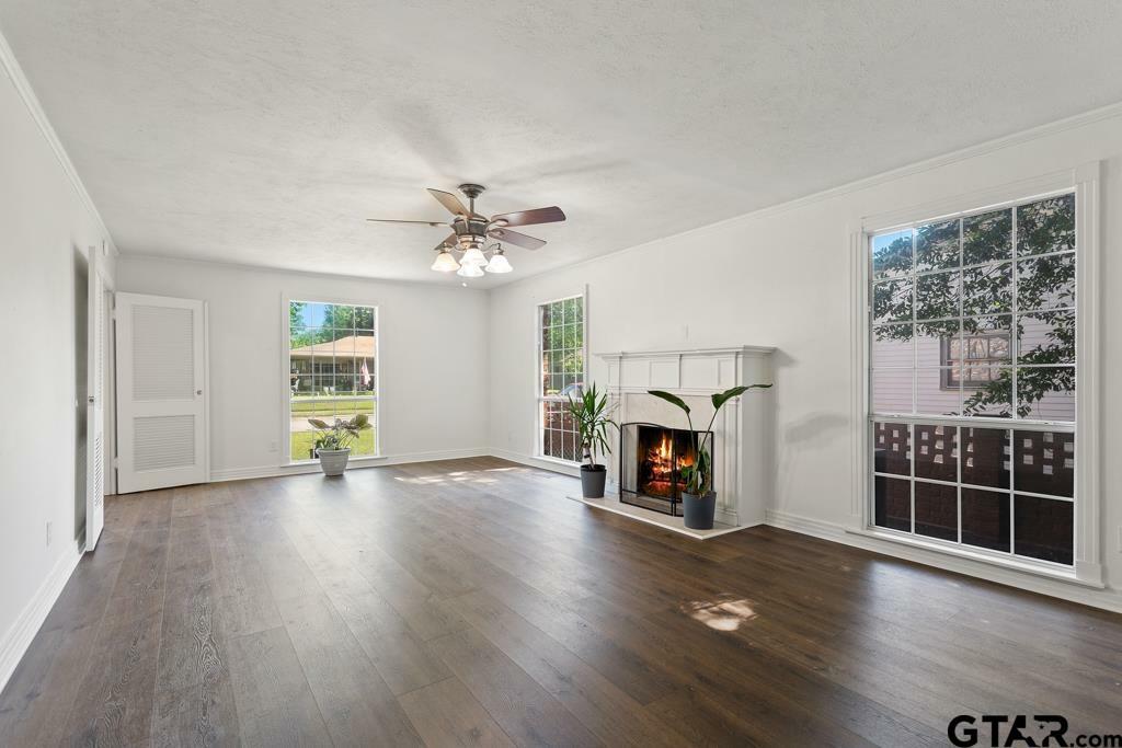 Property Photo: 519 W Buchanan TX 75773