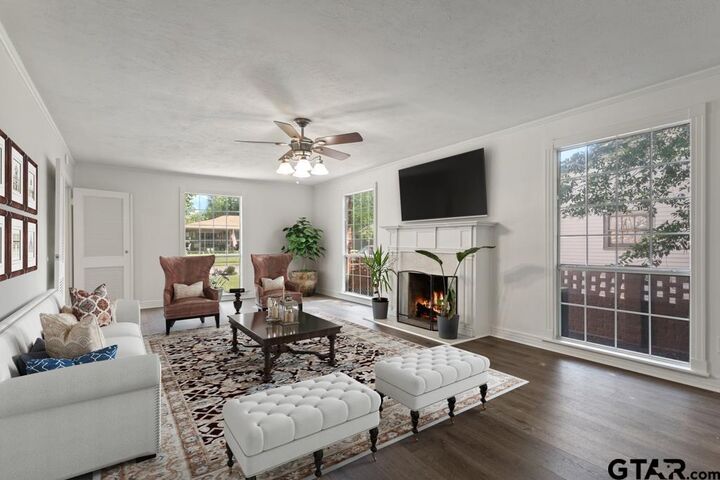 Property Photo:  519 W Buchanan  TX 75773 