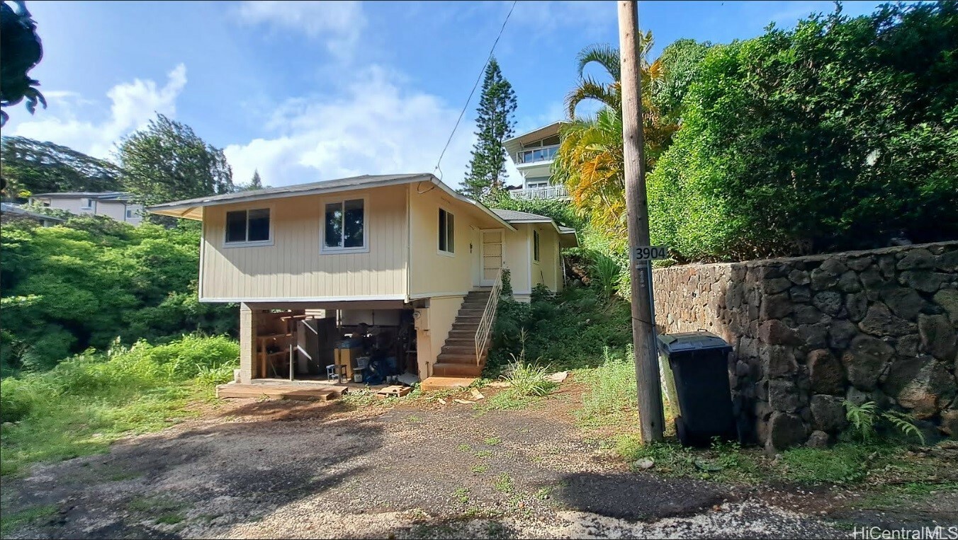3904 Maunahilu Place  Honolulu HI 96816 photo
