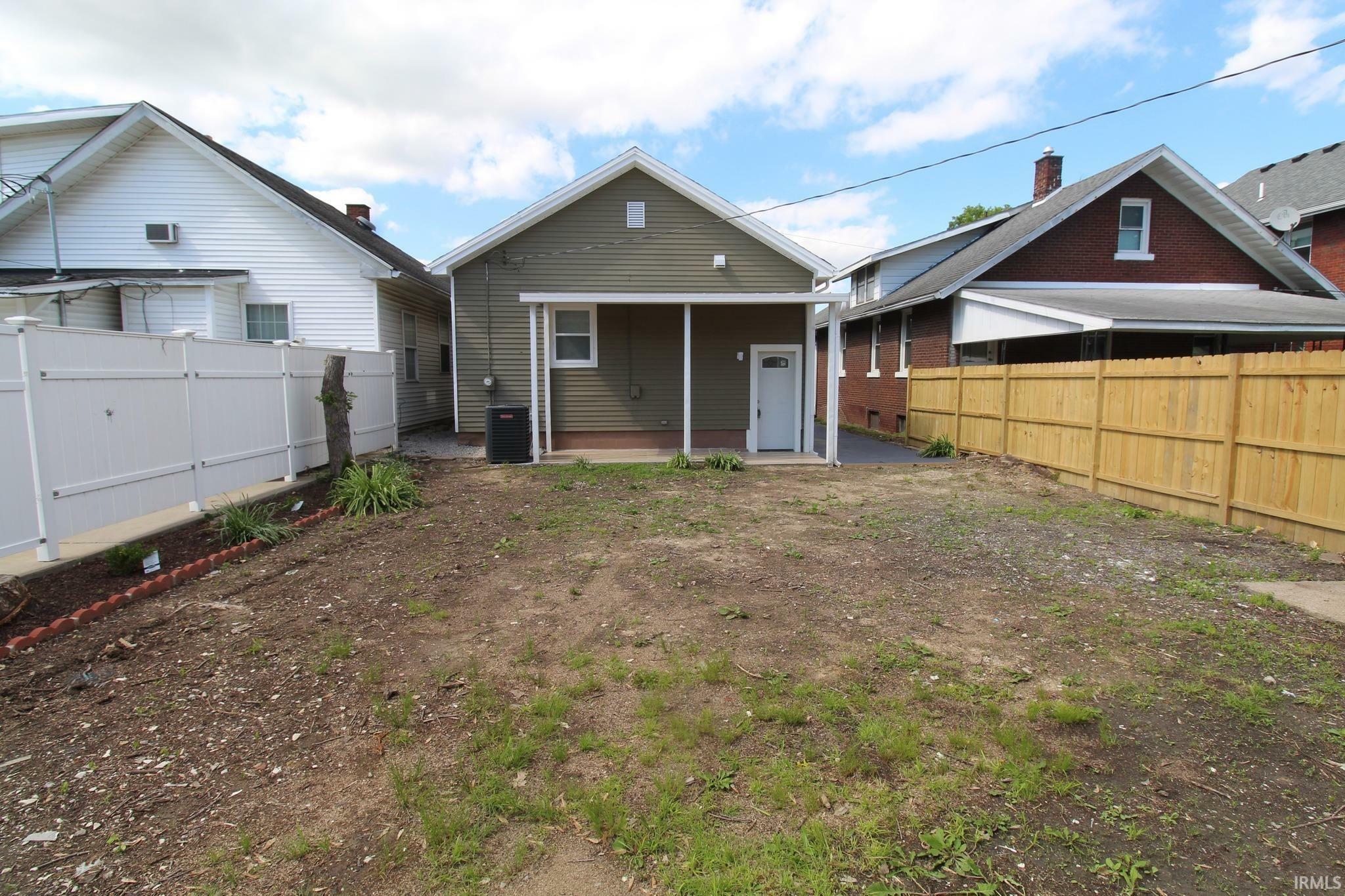 Property Photo: 1261 Washington Avenue IN 47714