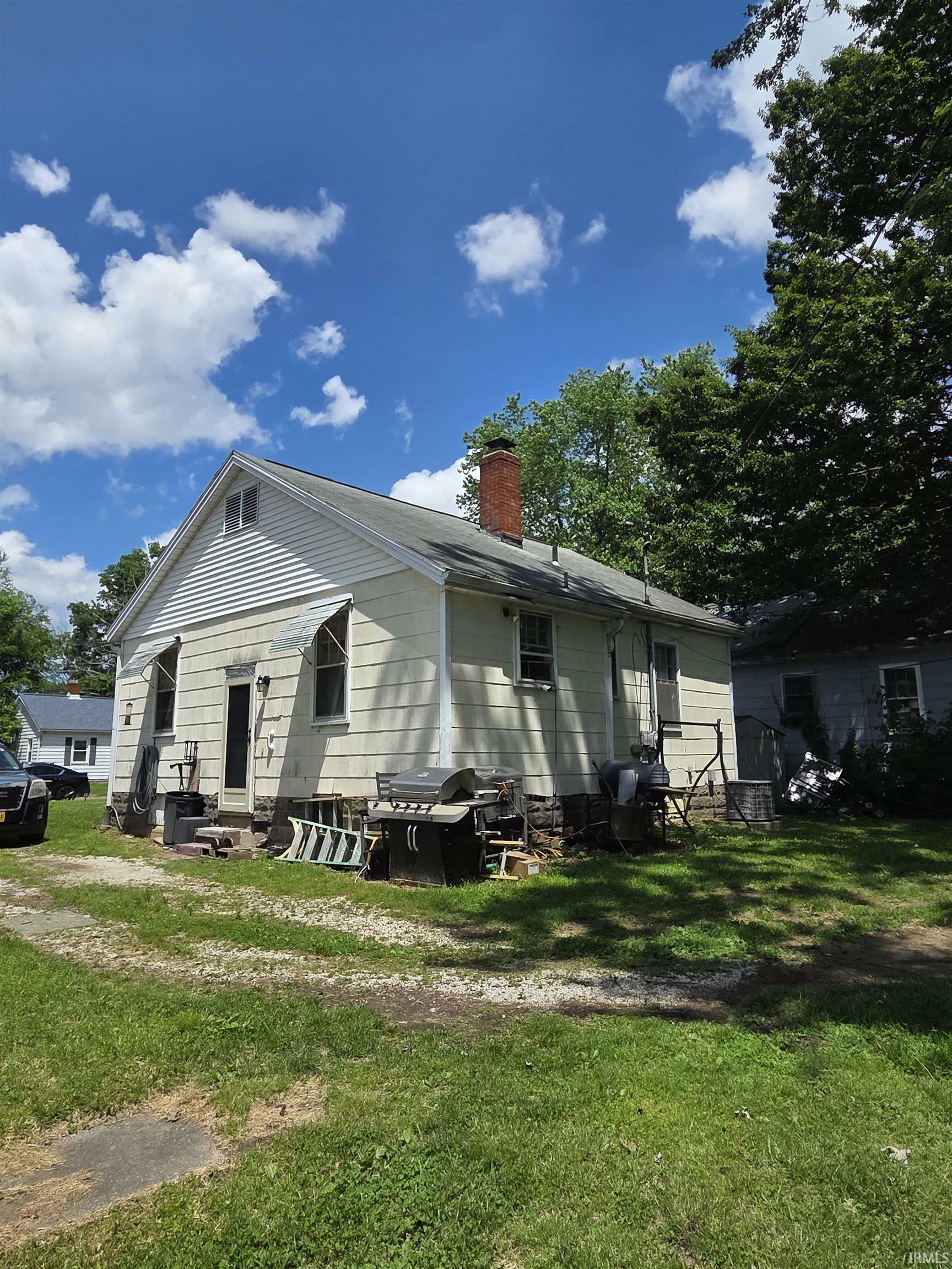Property Photo: 1117 E Chandler Avenue IN 47714