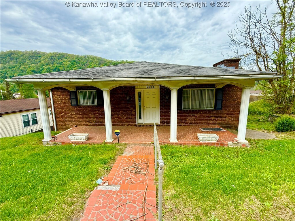 5666 E Dupont Avenue  Glasgow WV 25086 photo