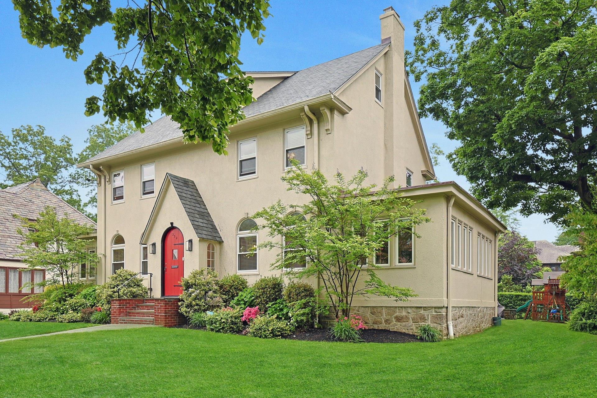 Property Photo:  232 Coligni Avenue  NY 10801 