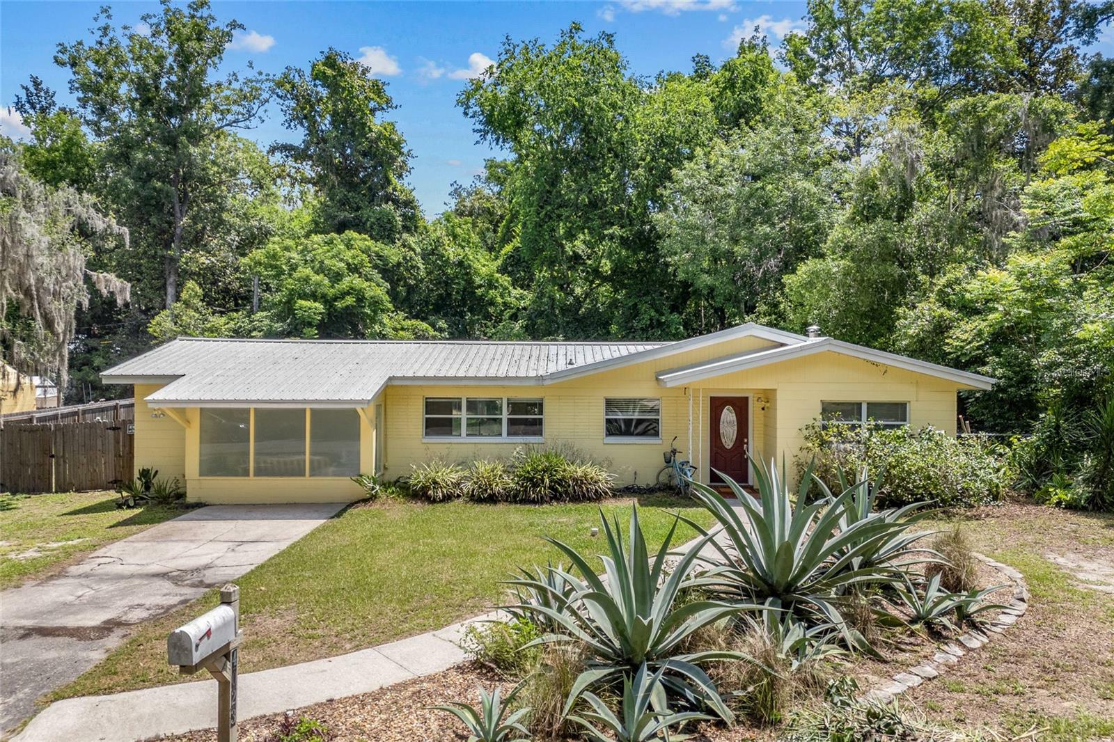 Property Photo:  4023 SW 19th Street  FL 32608 
