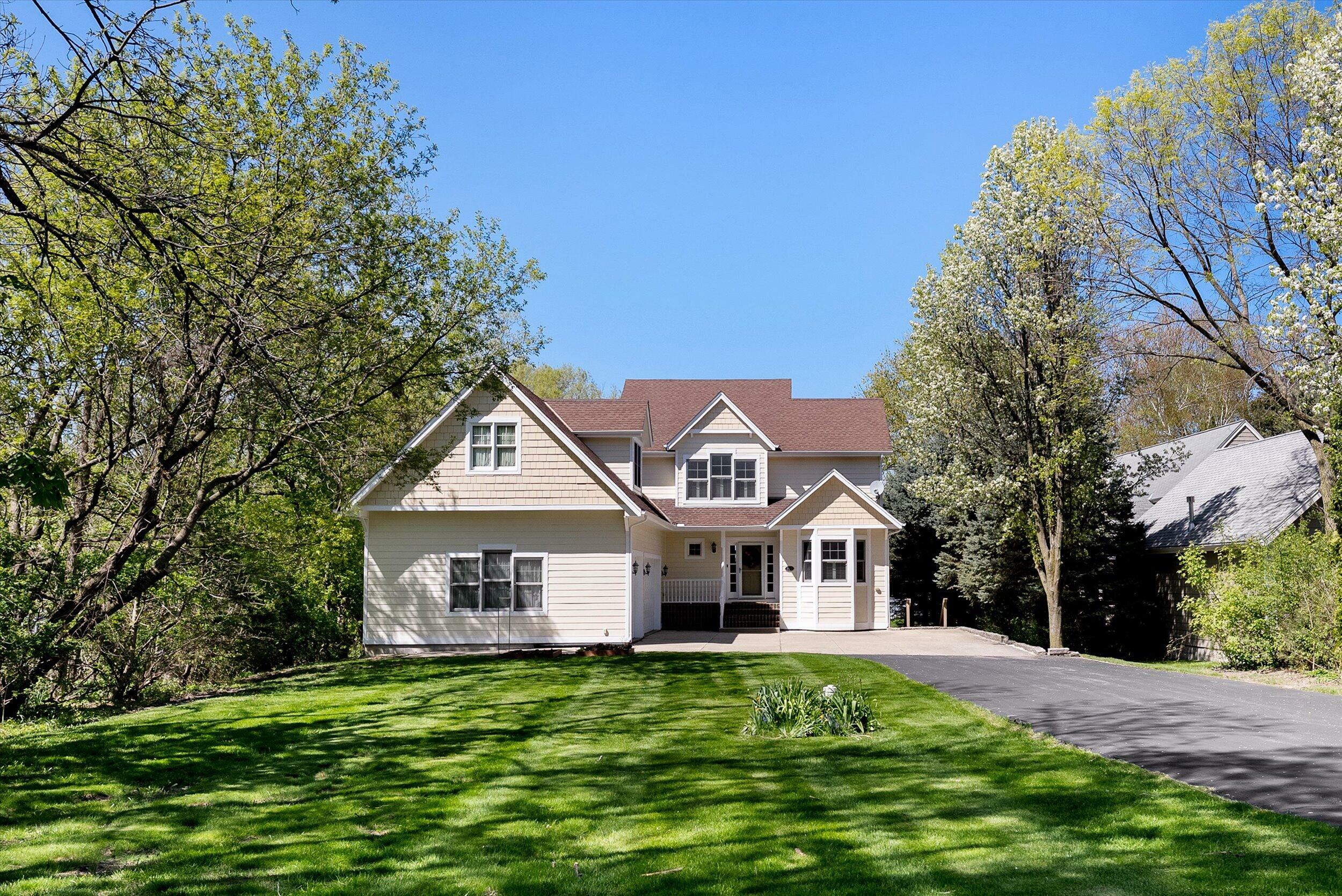 Property Photo: 923 Lake Dr WI 53018
