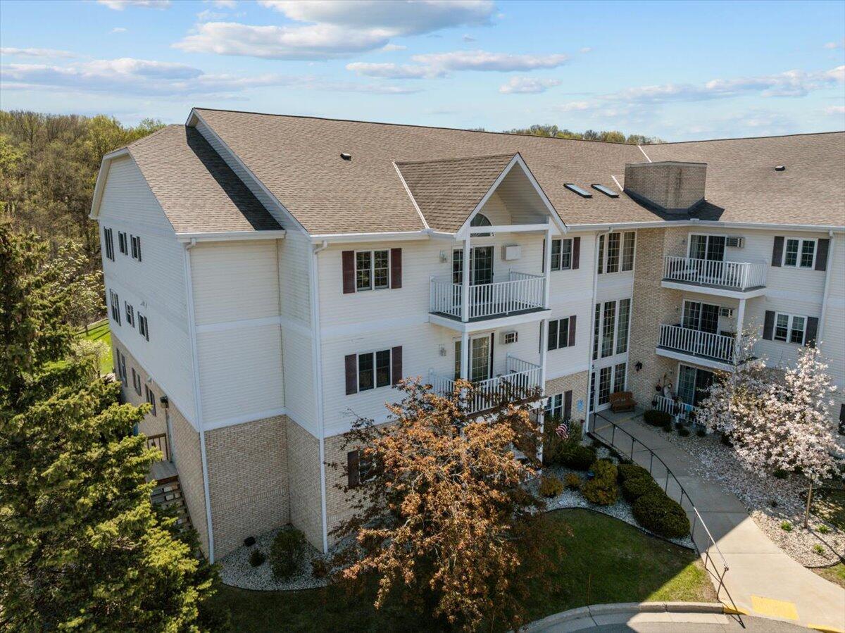 715 Canterberry Ct 301  West Bend WI 53090 photo