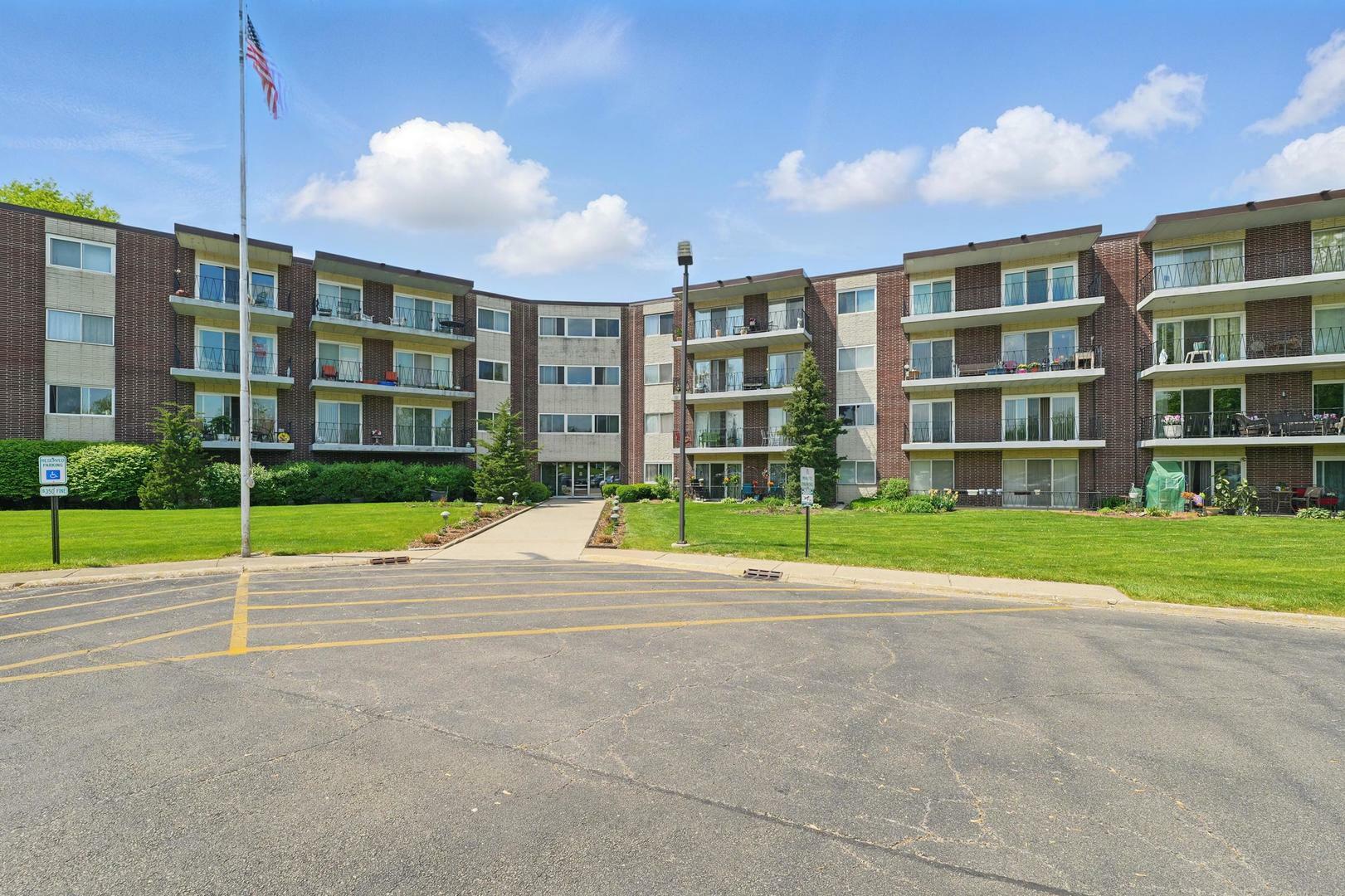 Property Photo: 5540 Walnut Avenue 26C IL 60515